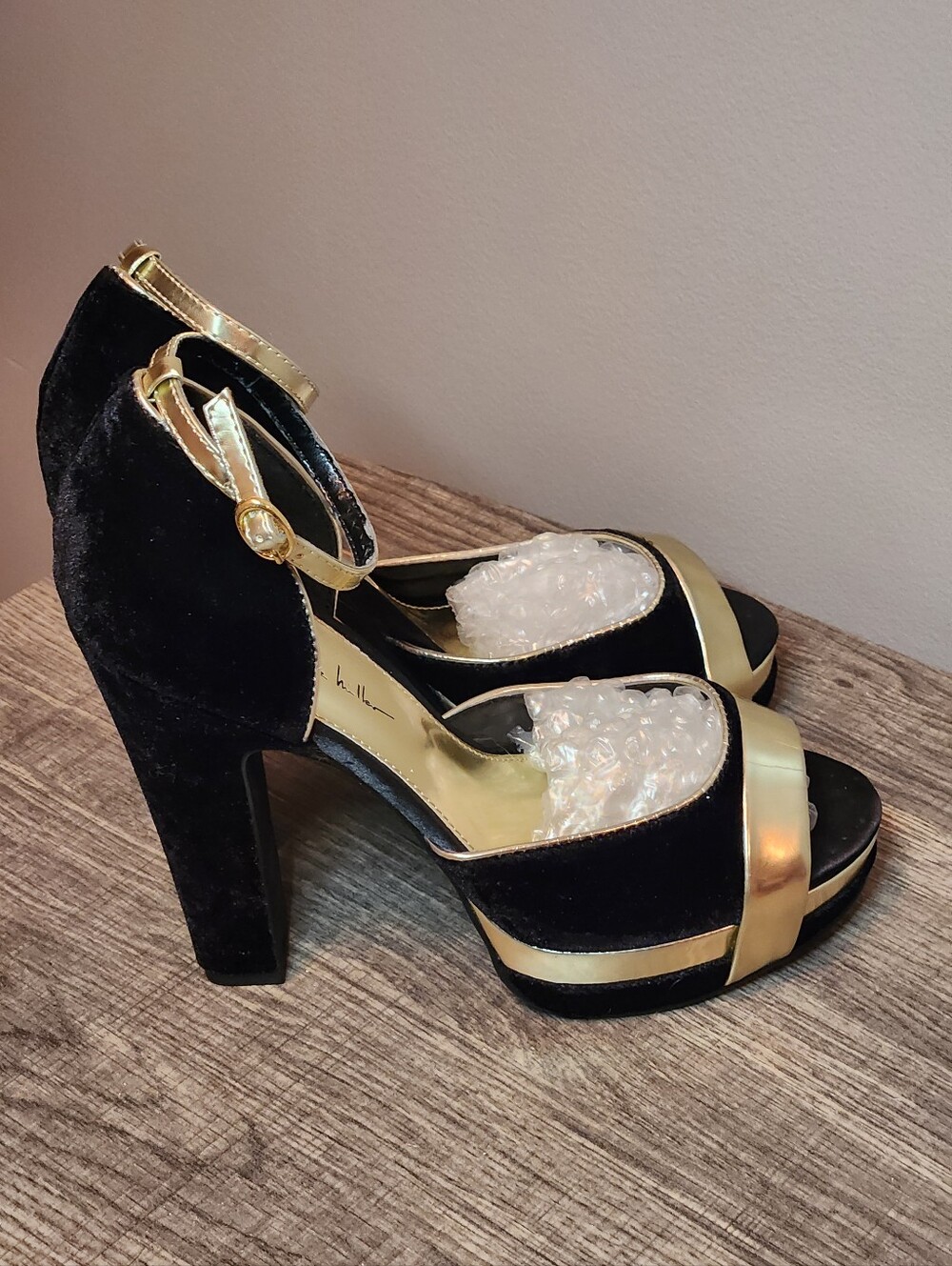 N By Nicole Miller Black Velvet & Gold Tone Platform Ankle-Strap Heels Size 8 - Picture 4 of 16